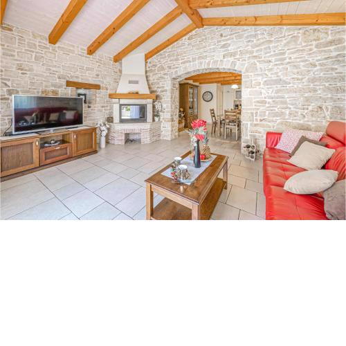 Awesome Home In Pula With Wifi