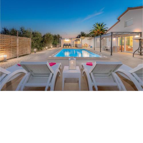 Awesome Home In Pula
