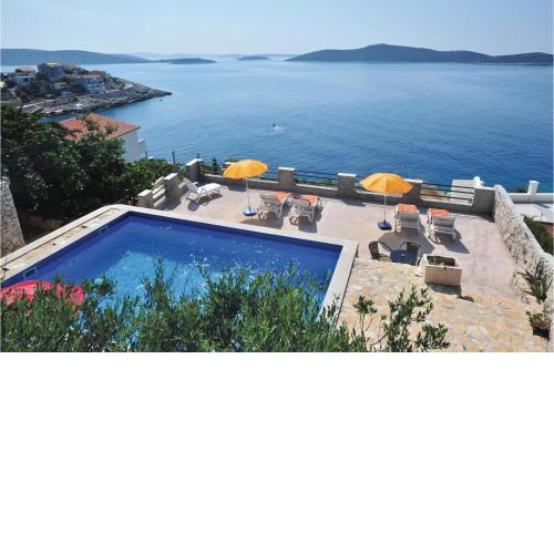 Awesome Home In Sevid With House Sea View