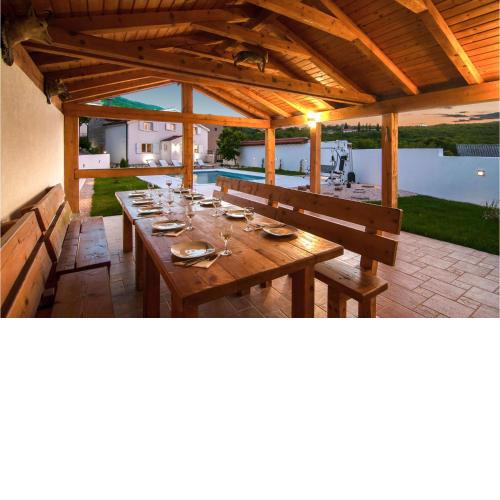 Awesome Home In Slivno With Outdoor Swimming Pool