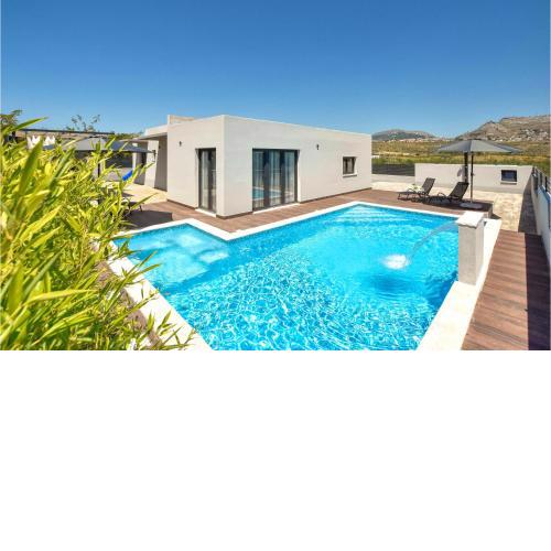 Awesome Home In Split With Wifi