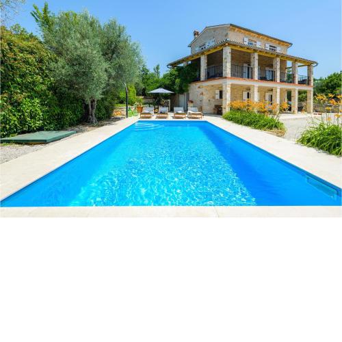 Awesome Home In Sveti Lovrec