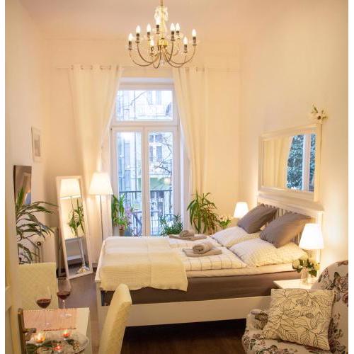 Balcony King Suite 12 min from Charles Bridge