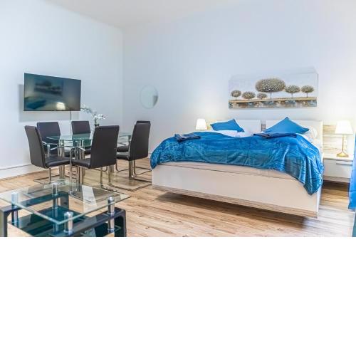 Basic 2BR Apt Perfectly Connected&Well Positioned