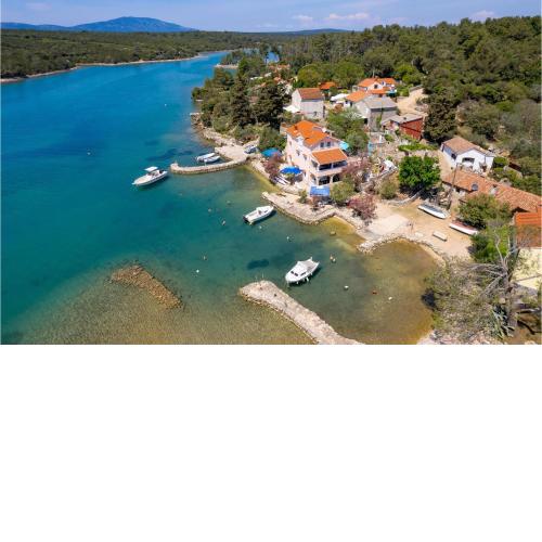 Beach Front Apartment In Punta Kriza With Kitchen
