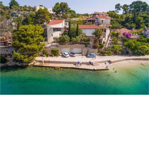 Beach Front Home In Bobovisca - Milna
