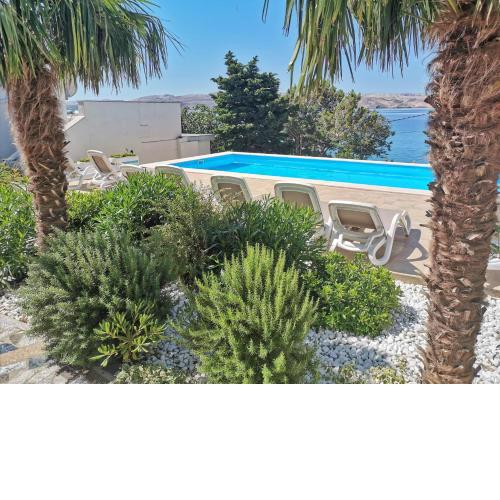 Beachfront Apartments Anita with Pool