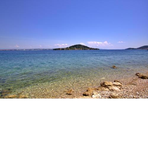 Beachfront Summer Oasis Preko