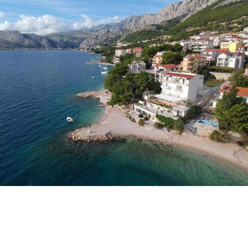 Beachfront villa TOPIĆ