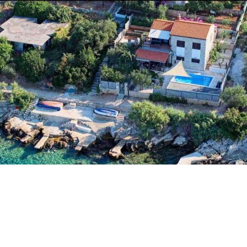 Beachfront Villa with pool - MyWay