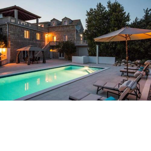 Beautiful 4-Bed Villa for up to 10 guests