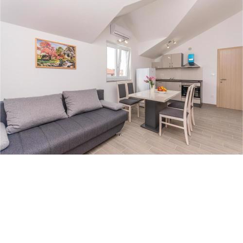 Beautiful Apartment In Biograd With Wifi