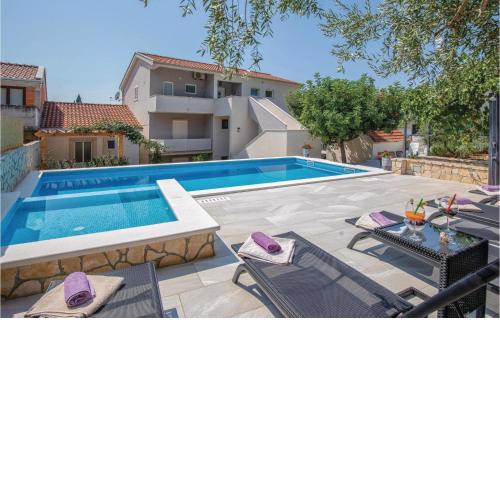 Beautiful Apartment In Blace With House Sea View
