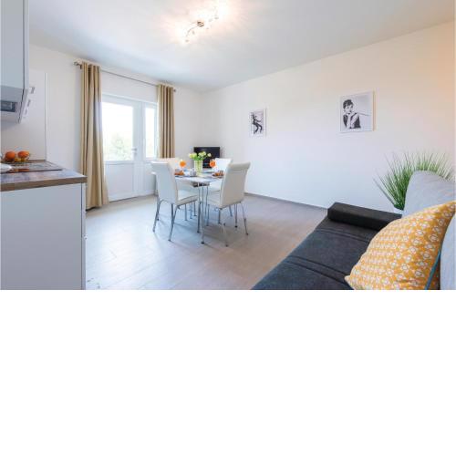 Beautiful Apartment In Cavtat With House Sea View