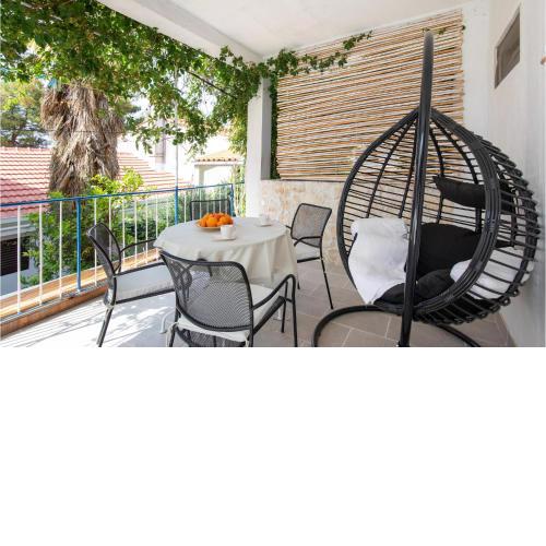 Beautiful Apartment In Klek With Kitchen