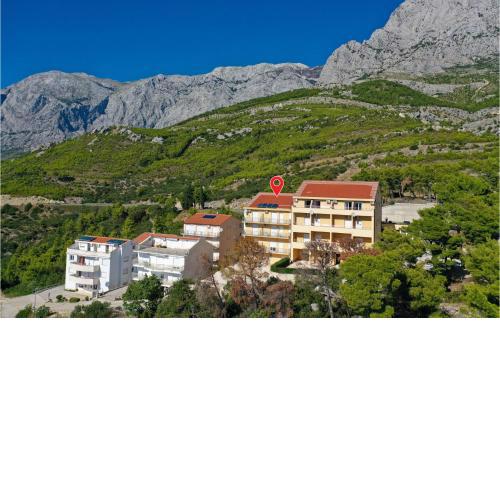 Beautiful Apartment In Krvavica With Kitchen