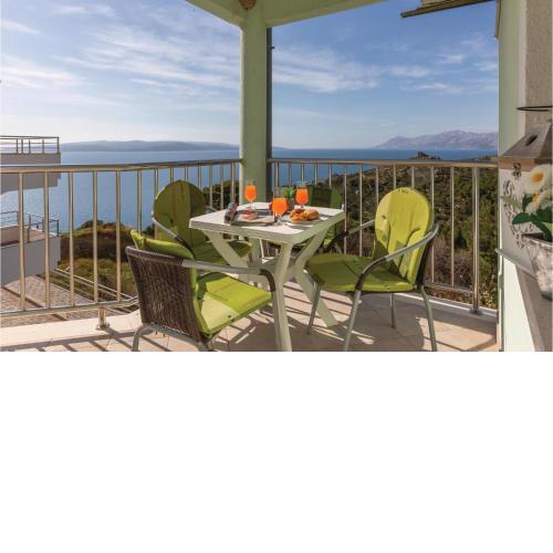 Beautiful Apartment In Krvavica With Wifi