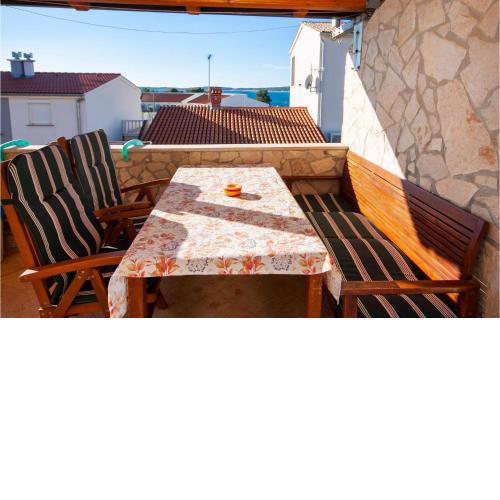Beautiful Apartment In Medulin With Kitchen