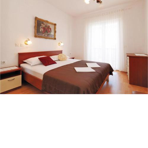Beautiful Apartment In Pag With Kitchen