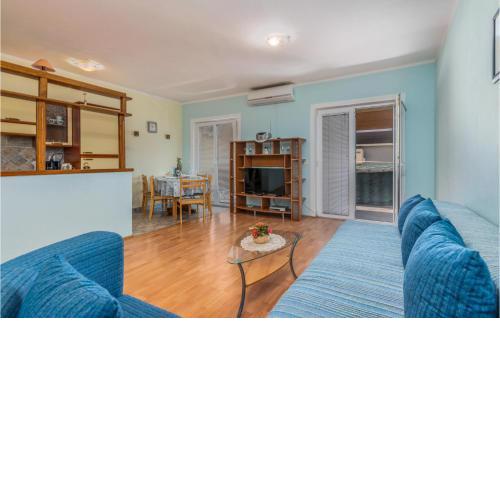 Beautiful Apartment In Pinezici With Wifi