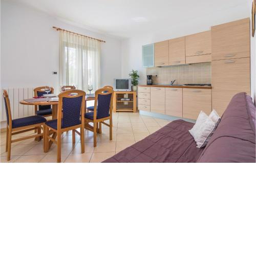 Beautiful Apartment In Porec With Kitchen
