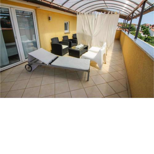 Beautiful Apartment In Pula With Kitchen