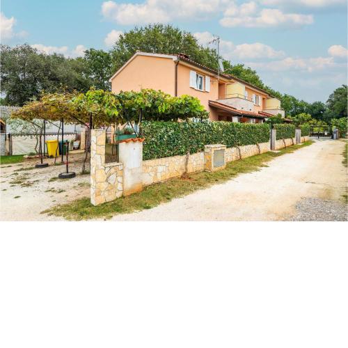 Beautiful Apartment In Pula With Kitchen
