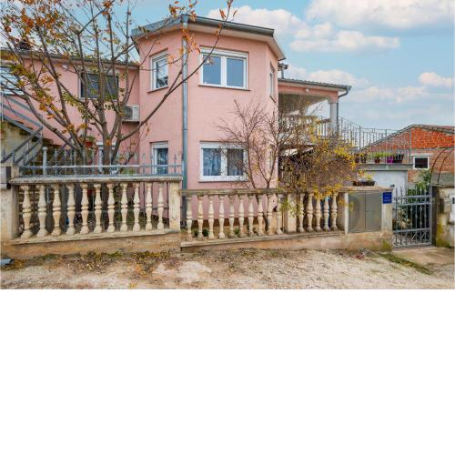 Beautiful Apartment In Pula With Kitchen