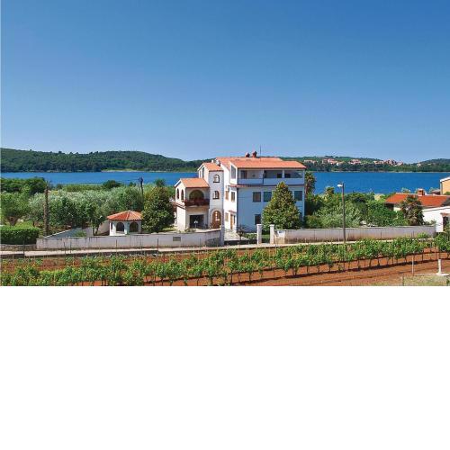 Beautiful Apartment In Pula With Kitchen