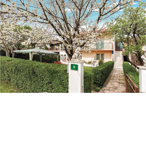 Beautiful Apartment In Pula With Wifi