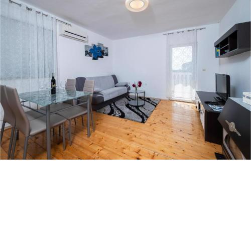 Beautiful Apartment In Pula