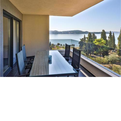 Beautiful Apartment In Seget Donji With Kitchen