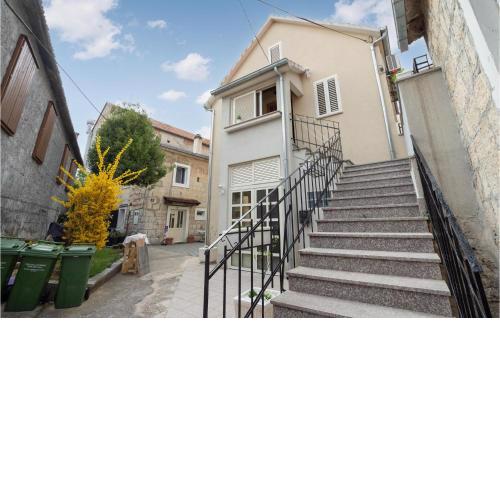 Beautiful Apartment In Sinj With Wifi