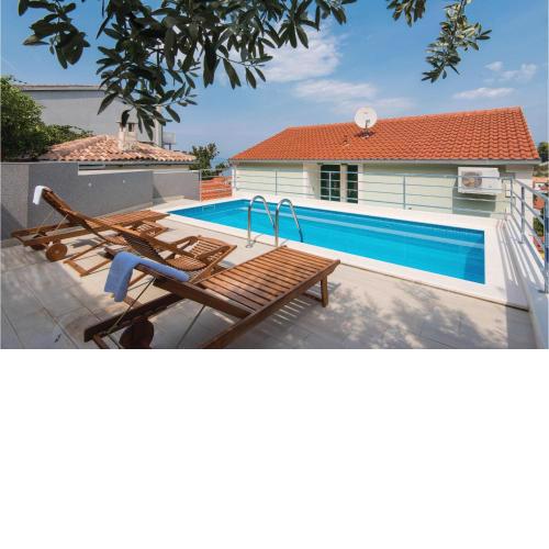 Beautiful Apartment In Trpanj With House Sea View