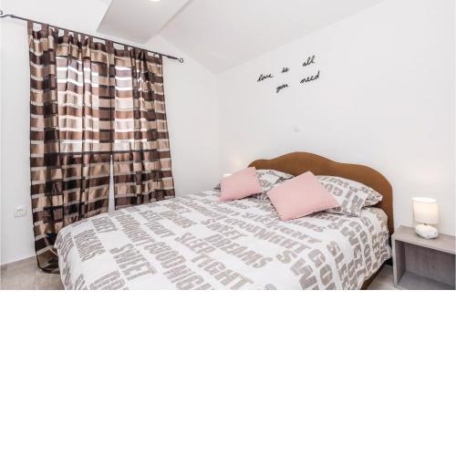 Beautiful Apartment In Viskovo With Wifi