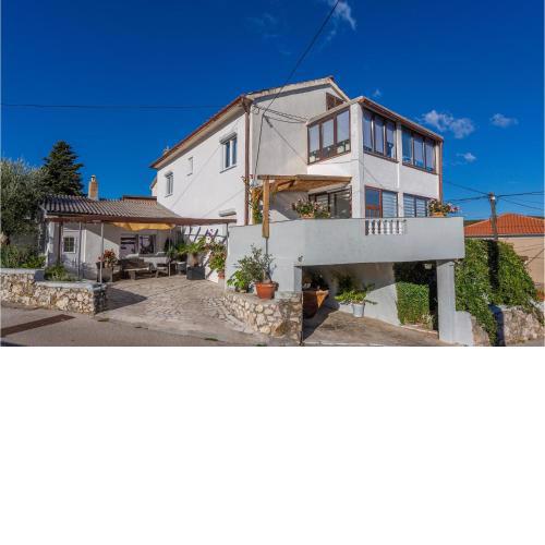 Beautiful Apartment In Vrbnik With Kitchen