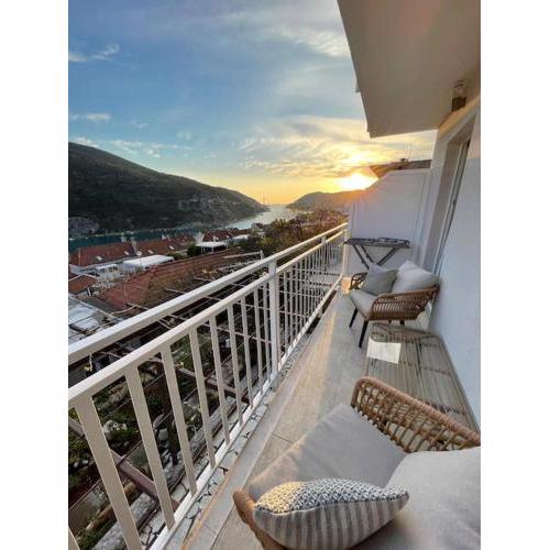 Beautiful apartment with balcony & sea view