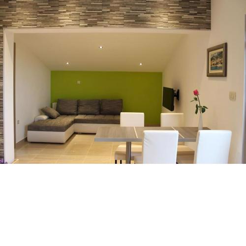 Beautiful green studio apartment