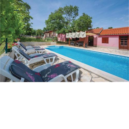Beautiful Home In Breg