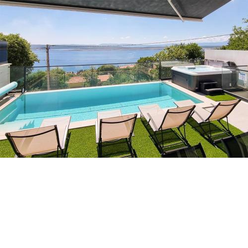 Beautiful Home In Dramalj With Jacuzzi