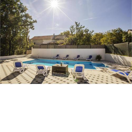 Beautiful Home In Gornji Vinjani