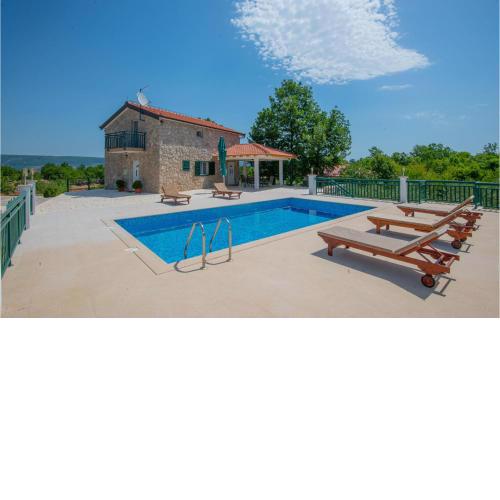 Beautiful Home In Grubine