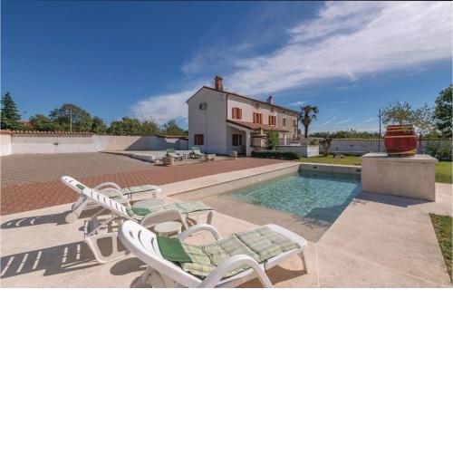 Beautiful Home In Hrboki With Wifi