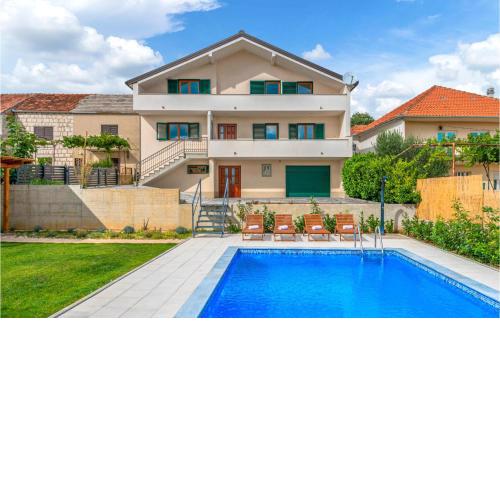 Beautiful Home In Imotski With Kitchen