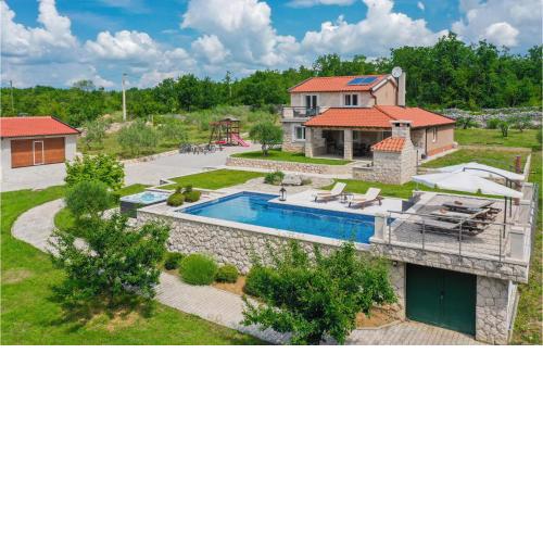 Beautiful Home In Kamen Most