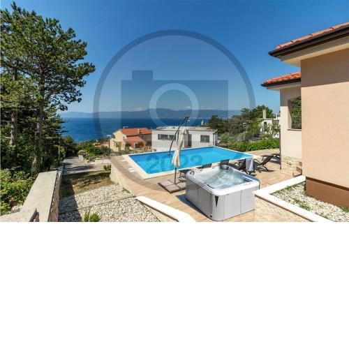 Beautiful Home In Kostrena With Jacuzzi