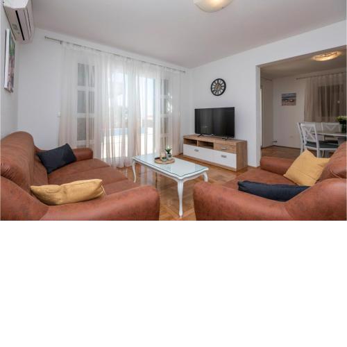 Beautiful Home In Makarska