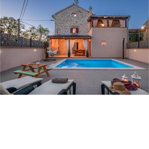 Beautiful Home In Orbanici With Wifi