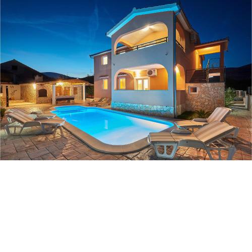 Beautiful Home In Plano With 3 Bedrooms, Wifi And Outdoor Swimming Pool