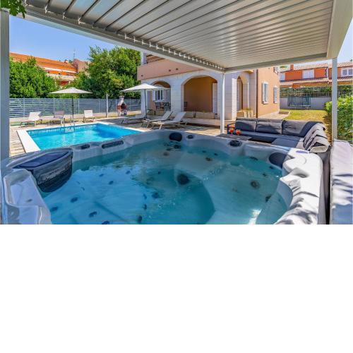 Beautiful Home In Pula With Jacuzzi
